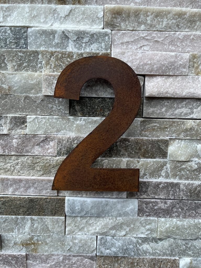 Chiffre 2 pour numéro de maison en acier Corten